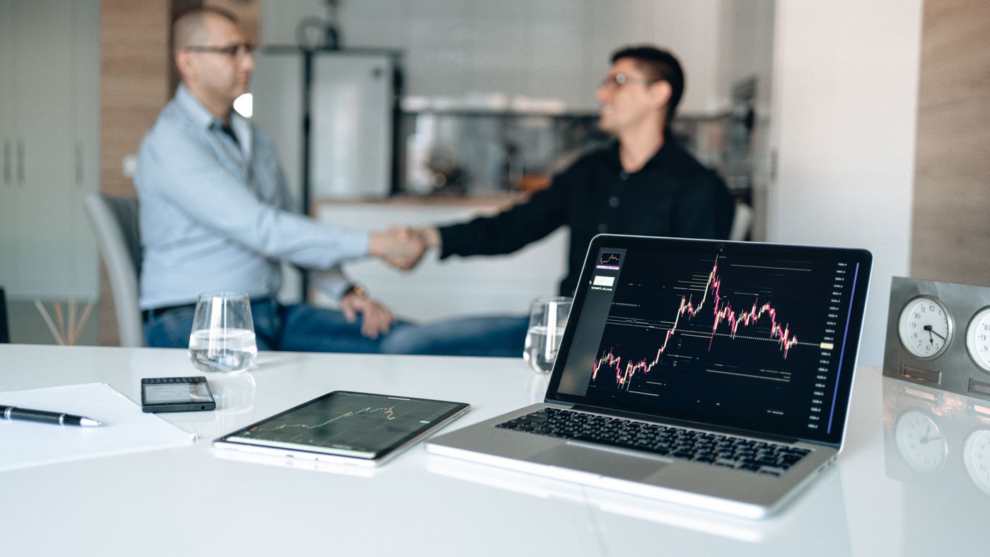 Trade partners agreeing a UAE trading arrangement